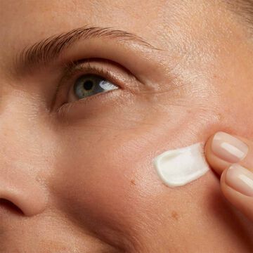 Baza makijażowa SOS Primer odcień White - Rozświetlenie