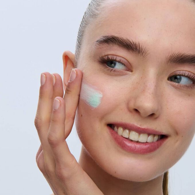 Baza makijażowa SOS Primer odcień Green - Neutralizuje zaczerwienienia