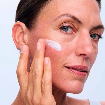 Krem na dzień Super Restorative do każdego rodzaju skóry SPF15